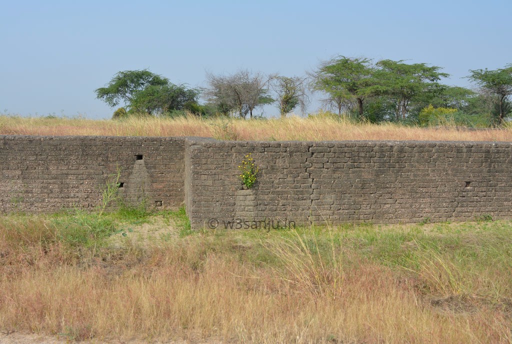 lothal-uppertown-wall